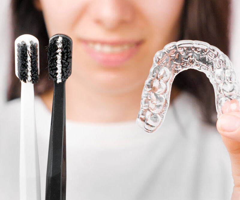 como limpiar alineadores invisibles dentisana clinica dental en ruzafa