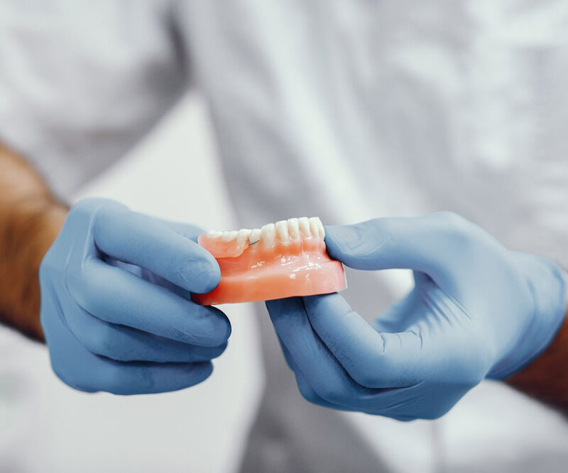 Se puede poner ortodoncia invisible con implantes​ dentisana clinica dental en ruzafa